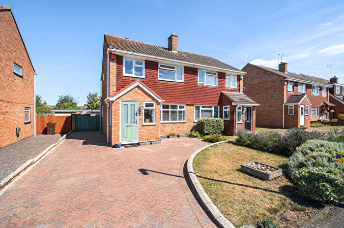 3 Bedroom Semi Detached House For Sale In Barfield, Sutton At Hone, Dartford, Kent, DA4