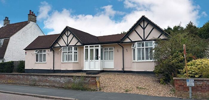 5 Bedroom Detached House For Sale In Pondcroft Road, Knebworth, Hertfordshire, SG3