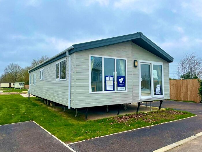 2 Bedroom Lodge For Sale In Clearwater Lodge, Manor House Holiday Park Church Laneham Retford Nottinghamshire, DN22