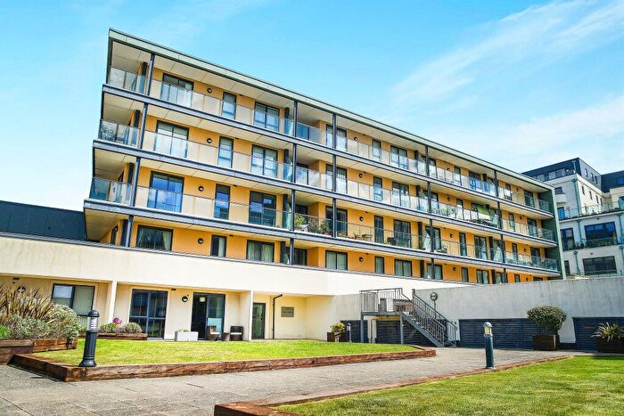 2 Bedroom Flat To Rent In Suez Way, Saltdean, Brighton, BN2