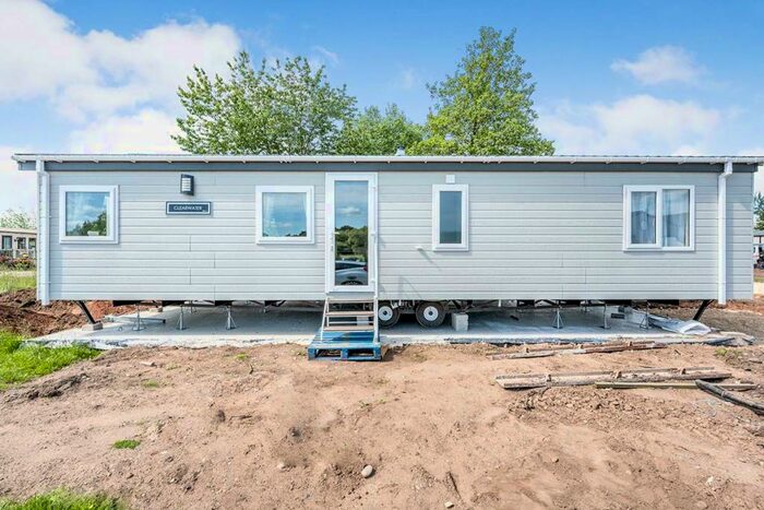 2 Bedroom Detached House For Sale In Hallcroft Road, Retford, Nottinghamshire, DN22