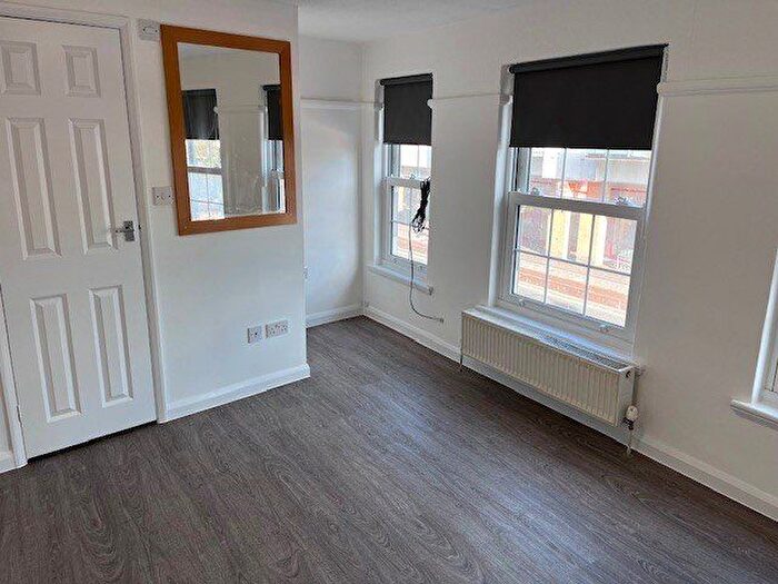 Studio To Rent In New Parade, Yiewsley, UB7