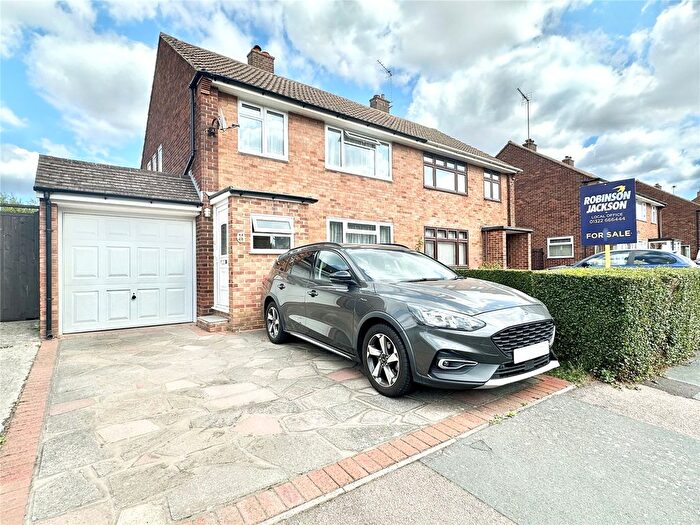 3 Bedroom Semi-Detached House For Sale In Salisbury Avenue, Swanley, Kent, BR8