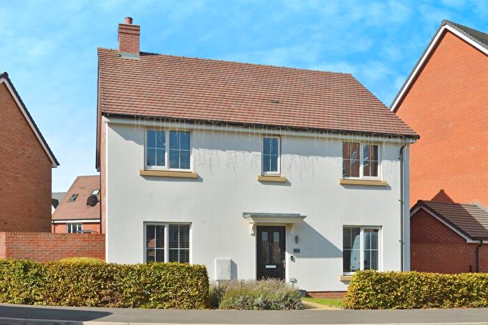 4 Bedroom Detached House For Sale In Galapagos Grove, Bletchley, Milton Keynes, MK3