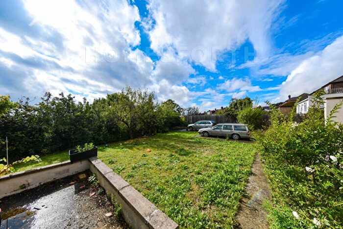 3 Bedroom Flat To Rent In Dollis Hill Lane, Dollis Hill, NW2