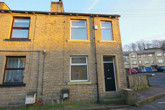 2 Bedroom House To Rent In Green Lane, Greetland, Halifax, HX4