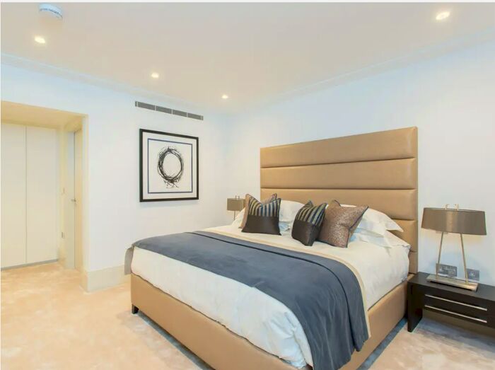 2 Bedroom Flat To Rent In Park Street, London, W1K