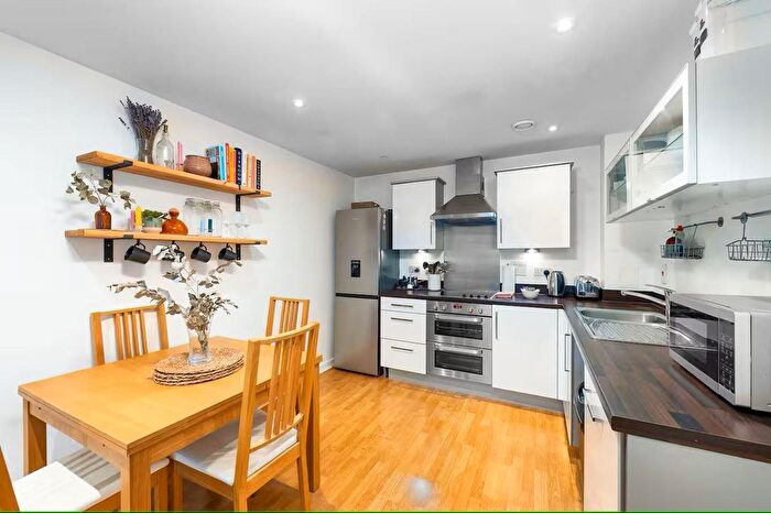 2 Bedroom Flat For Sale In Worcester Close, Anerley, London, SE20