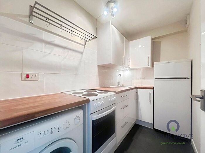 Flat To Rent In Manor Road, Wallington, SM6