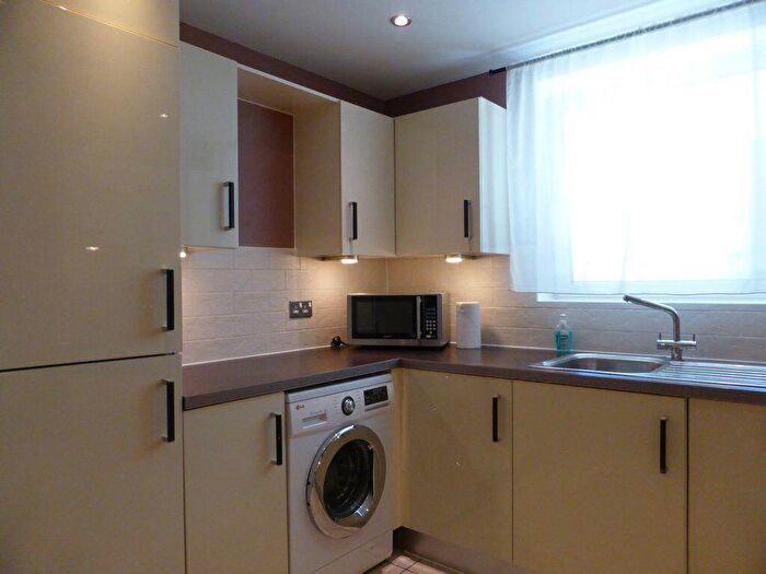 3 Bedroom Flat To Rent In Stepney Court -, P16