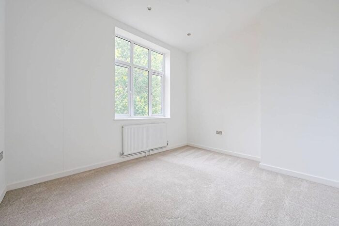 1 Bedroom Flat For Sale In Pembury Road, Tottenham, London, N17