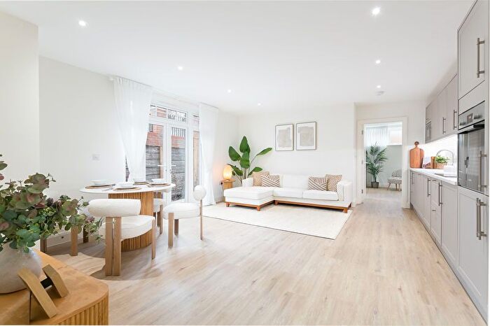 2 Bedroom Flat For Sale In Brompton House, Brambledown Road, Sanderstead, CR2