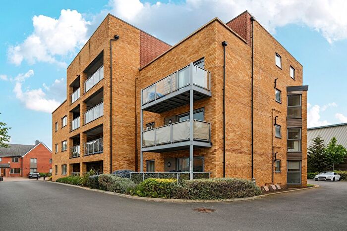 2 Bedroom Flat For Sale In Discovery Drive, Swanley, Kent, BR8