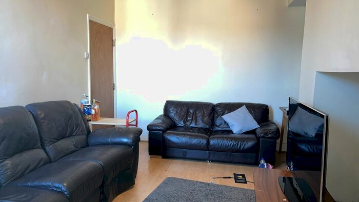 4 Bedroom Flat To Rent In Hazelwood Avenue, Jesmond, Newcastle Upon Tyne, NE2