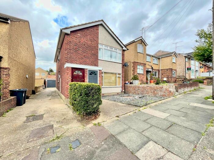 2 Bedroom Flat To Rent In Trillo Court, St. Johns Road, Seven Kings, Ilford, IG2