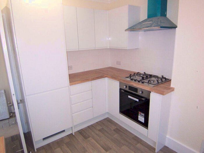 2 Bedroom Apartment To Rent In Hare Lane, Claygate, KT10