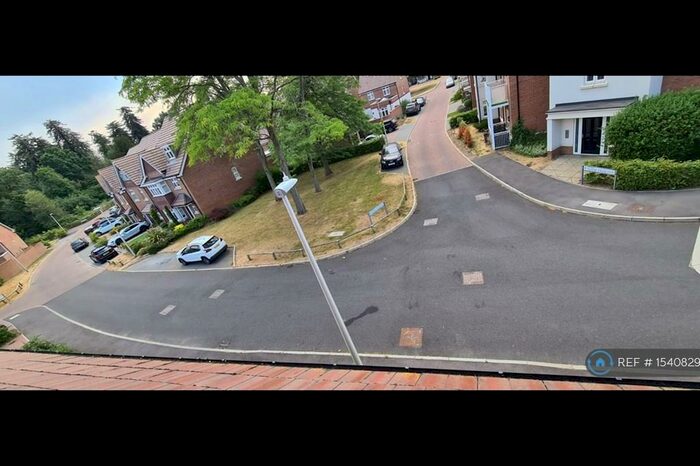 4 Bedroom Semi-Detached House To Rent In Faringdon Road, Earley, Reading, RG6