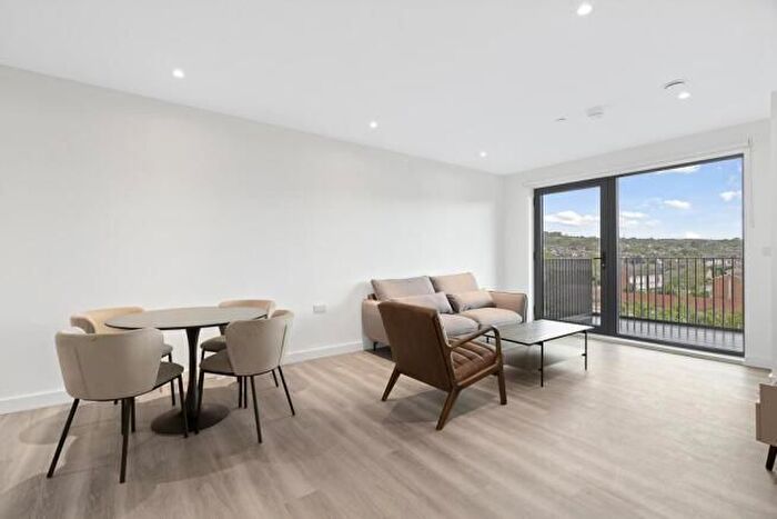 2 Bedroom Flat To Rent In Station View, Guildford, GU1