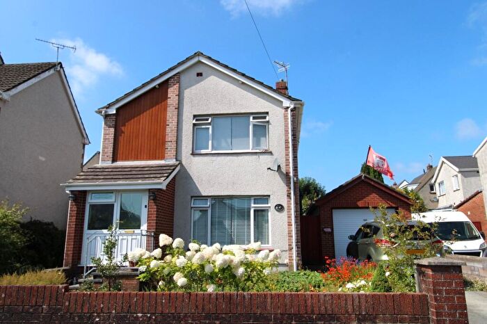 3 Bedroom Detached House For Sale In Wernlys Road, Pen-y-fai, Bridgend, Bridgend County., CF31