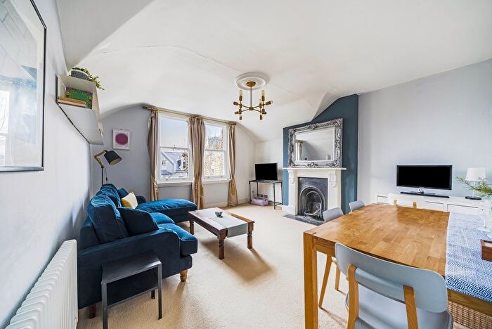 2 Bedroom Flat For Sale In Brondesbury Villas, Queens Park, London, NW6