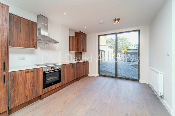 2 Bedroom Apartment To Rent In Green Lanes, Turnpike Lane, London, N8