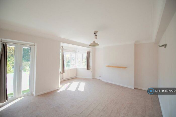 2 Bedroom Flat To Rent In Whittington Court, London, N2