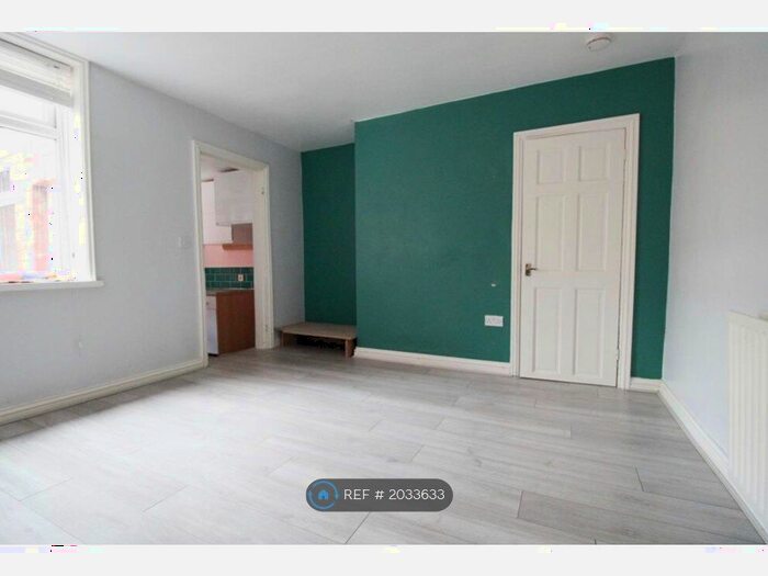 2 Bedroom Flat To Rent In Ridley Gardens, Swalwell, Newcastle Upon Tyne, NE16
