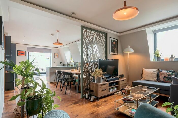 2 Bedroom Flat To Rent In Lordship Lane, London, SE22