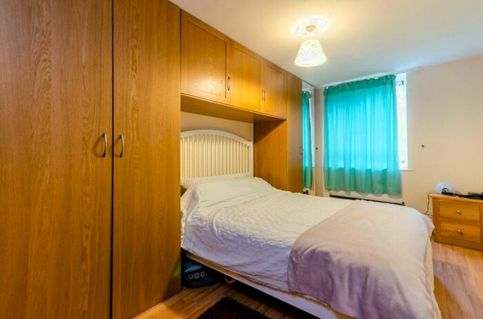 1 Bedroom Flat To Rent In Brighton Road, Sutton, SM2