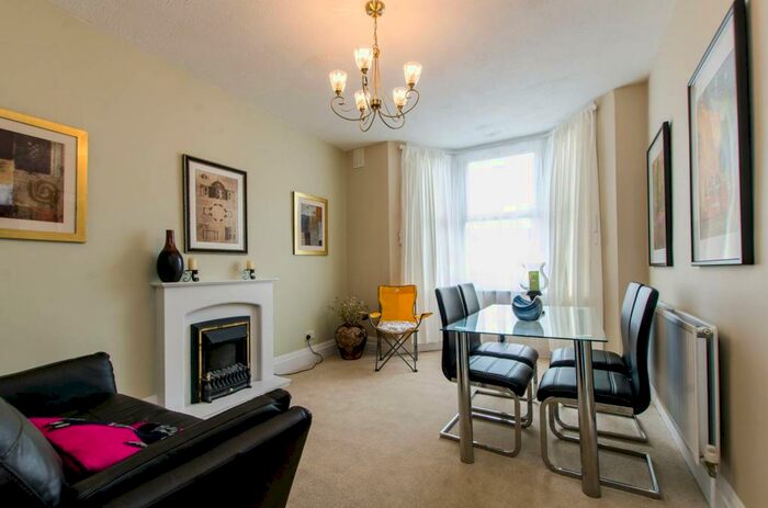 2 Bedroom Flat To Rent In Herne Hill Road, Herne Hill, London, SE24