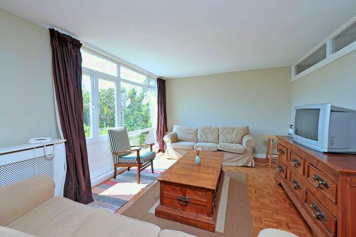 3 Bedroom Flat To Rent In St Mary's Grove, Putney, London, SW13