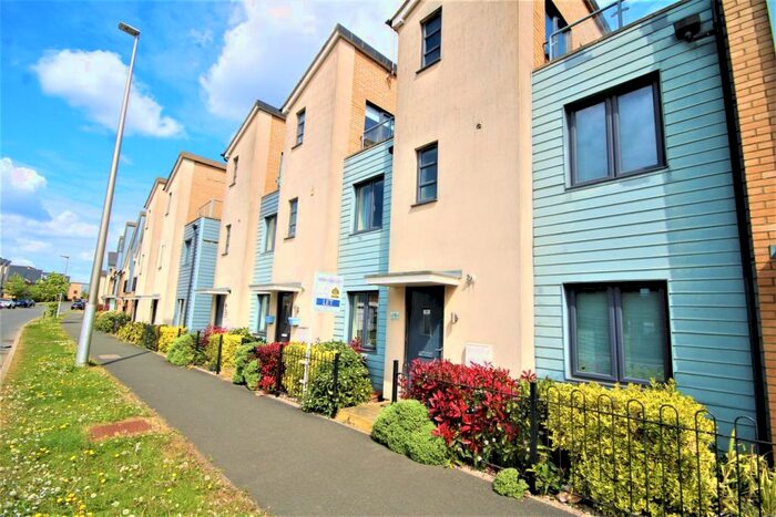 2 Bedroom Town House To Rent In Selkirk Drive, Oakridge Park, Milton Keynes, MK14