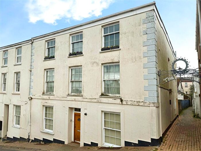 3 Bedroom Flat For Sale In Market Street, Ilfracombe, Devon, EX34