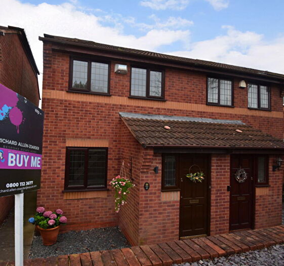 2 Bedroom End Of Terrace House For Sale In - Southern Close, Kingswinford, DY6