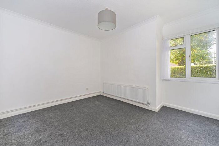 1 Bedroom Flat For Sale In Hesketh Close, Cranleigh, GU6