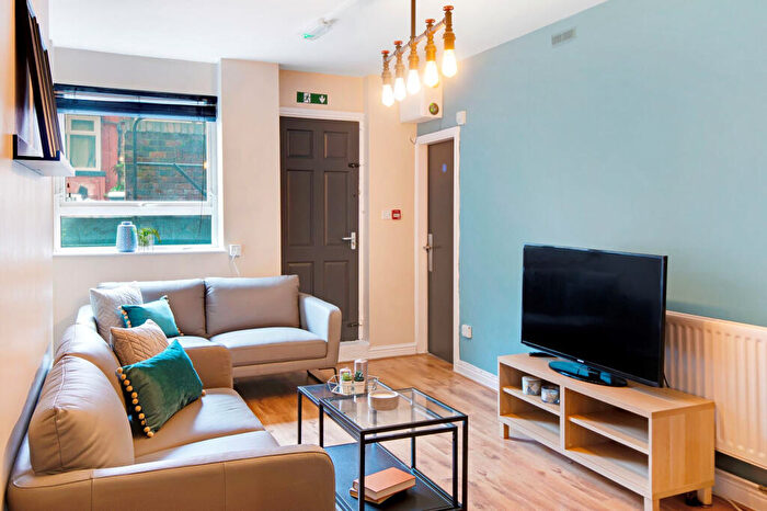 7 Bedroom House To Rent In Hyde Park Road, Leeds, LS6