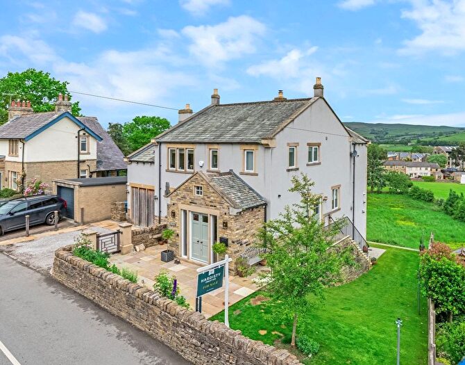 4 Bedroom Detached House For Sale In Crosshills Road, Cononley, Keighley, North Yorkshire, BD20