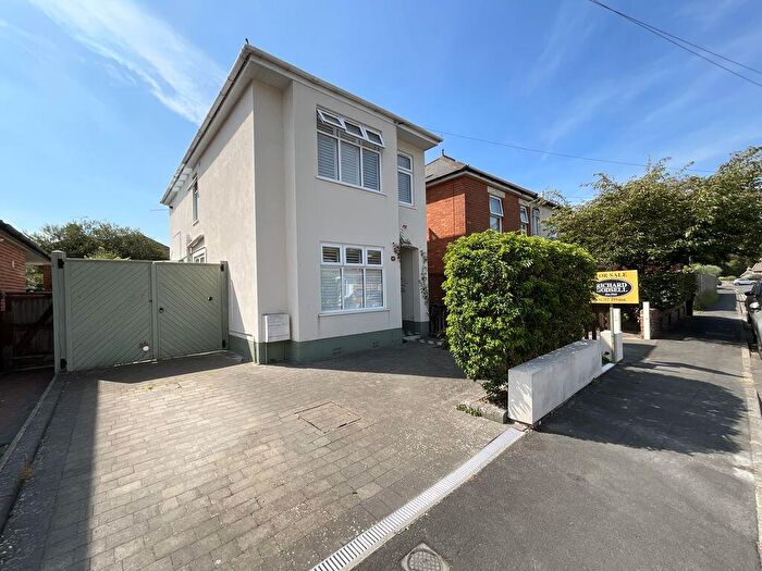 4 Bedroom Detached House For Sale In Christchurch, BH23