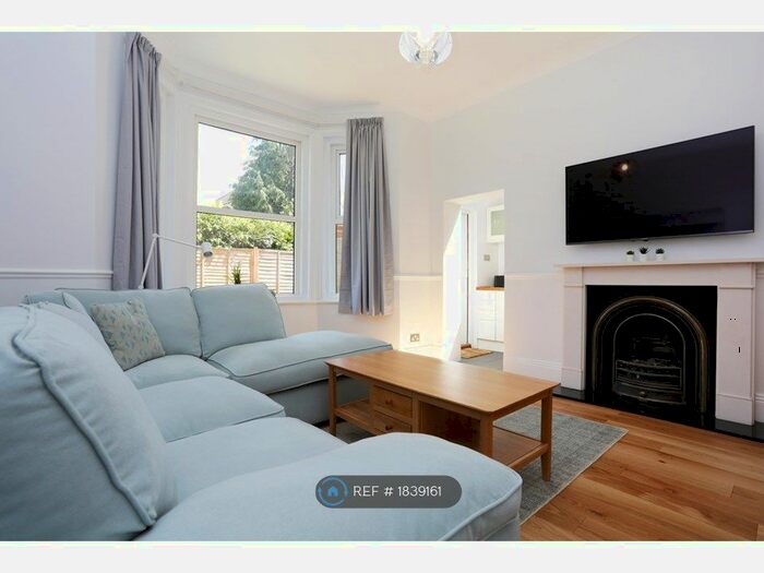 2 Bedroom Flat To Rent In Groveley Road, Bournemouth, BH4