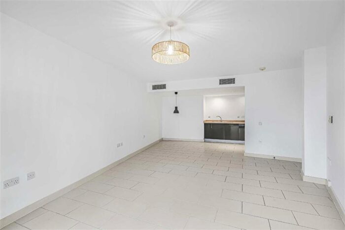 1 Bedroom Flat To Rent In Lombard Road, Battersea, SW11