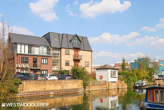 2 Bedroom Flat To Rent In Wells Yard, High Street, Ware, SG12