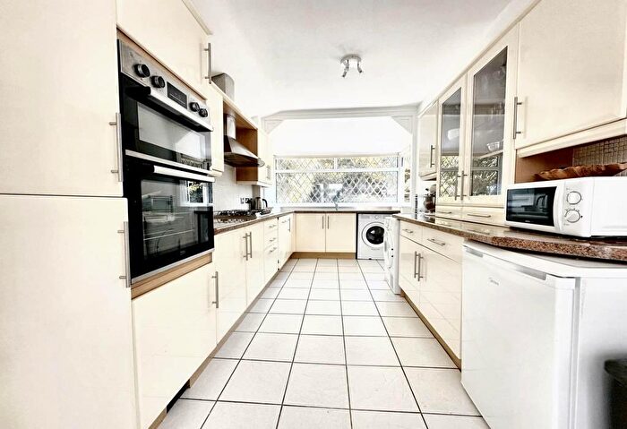3 Bedroom Detached House For Sale In Ashurst Avenue, Saltdean, BN2