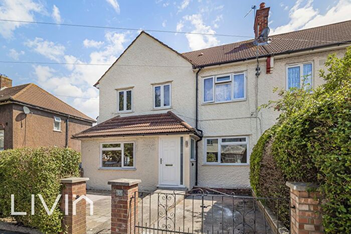 2 Bedroom Flat For Sale In Effingham Road, Croydon, CR0