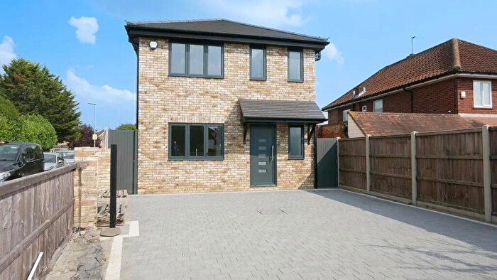 3 Bedroom Detached House To Rent In Newgatestreet Road, Goffs Oak, EN7