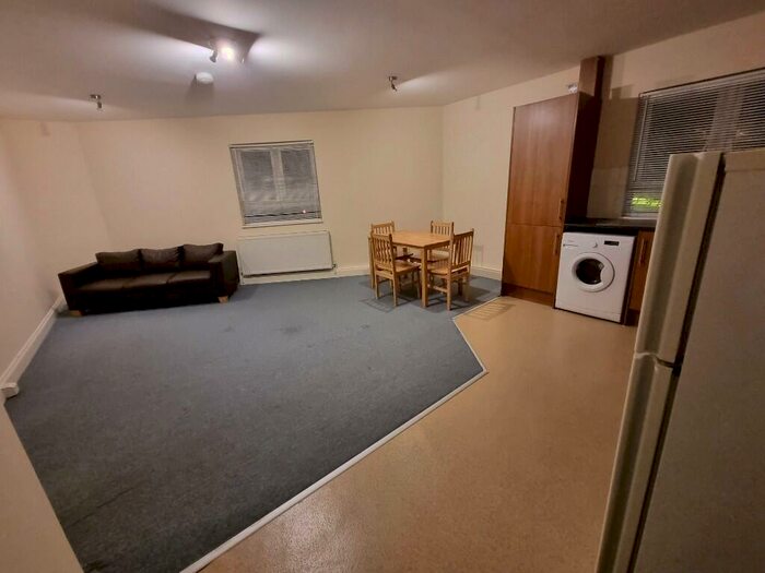 1 Bedroom Flat To Rent In Southwark Park Road, London, SE16