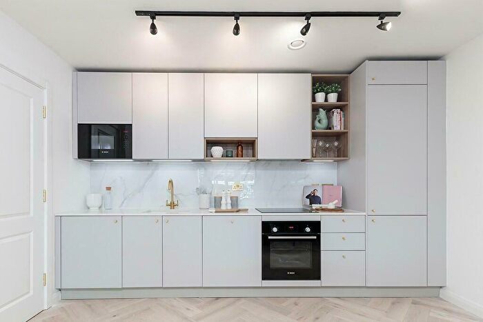 2 Bedroom Apartment For Sale In Plot Thorpe Lane, Leeds, LS10