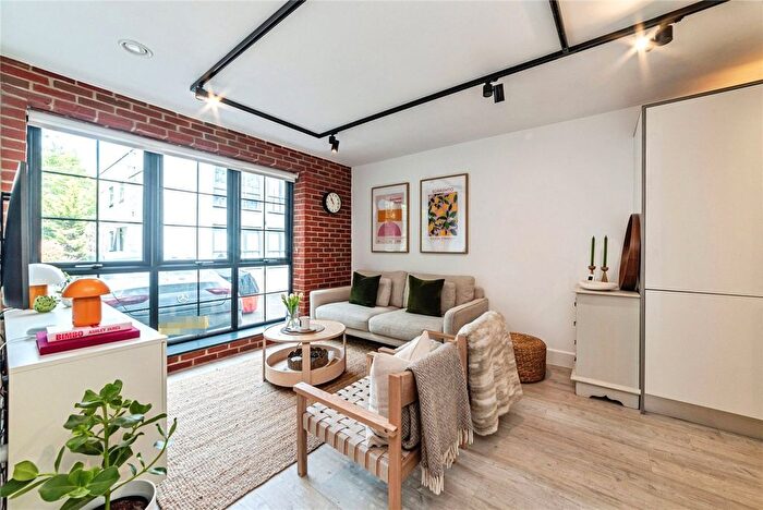 2 Bedroom Flat To Rent In Kelvin Road, Newbury, Berkshire, RG14