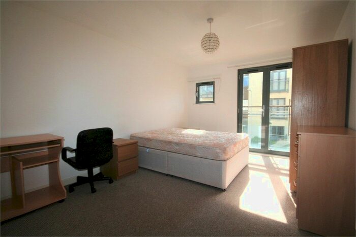 2 Bedroom Flat To Rent In St Stephens Court, Swansea, SA1