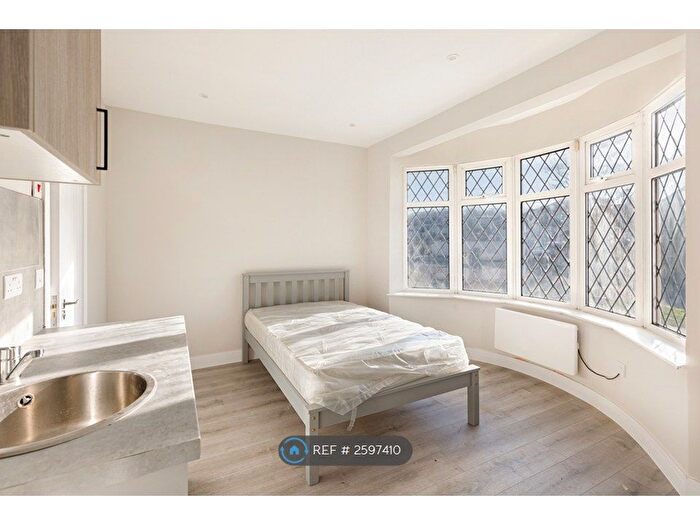 Studio To Rent In Broad Walk, London, SE3