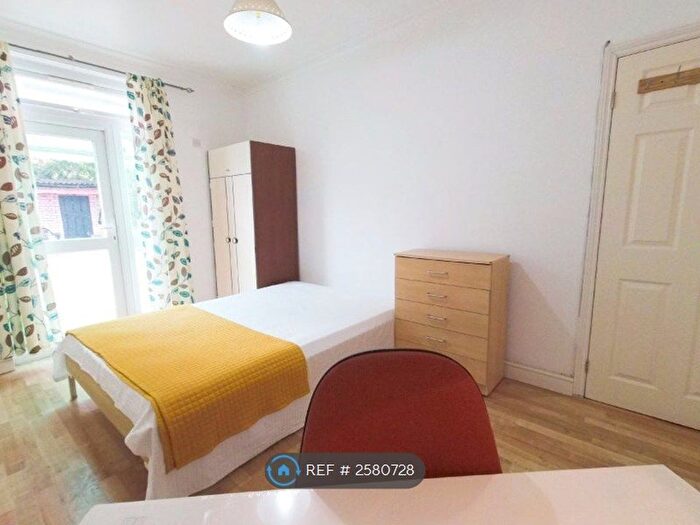 4 Bedroom Flat To Rent In Bronti Close, London, SE17